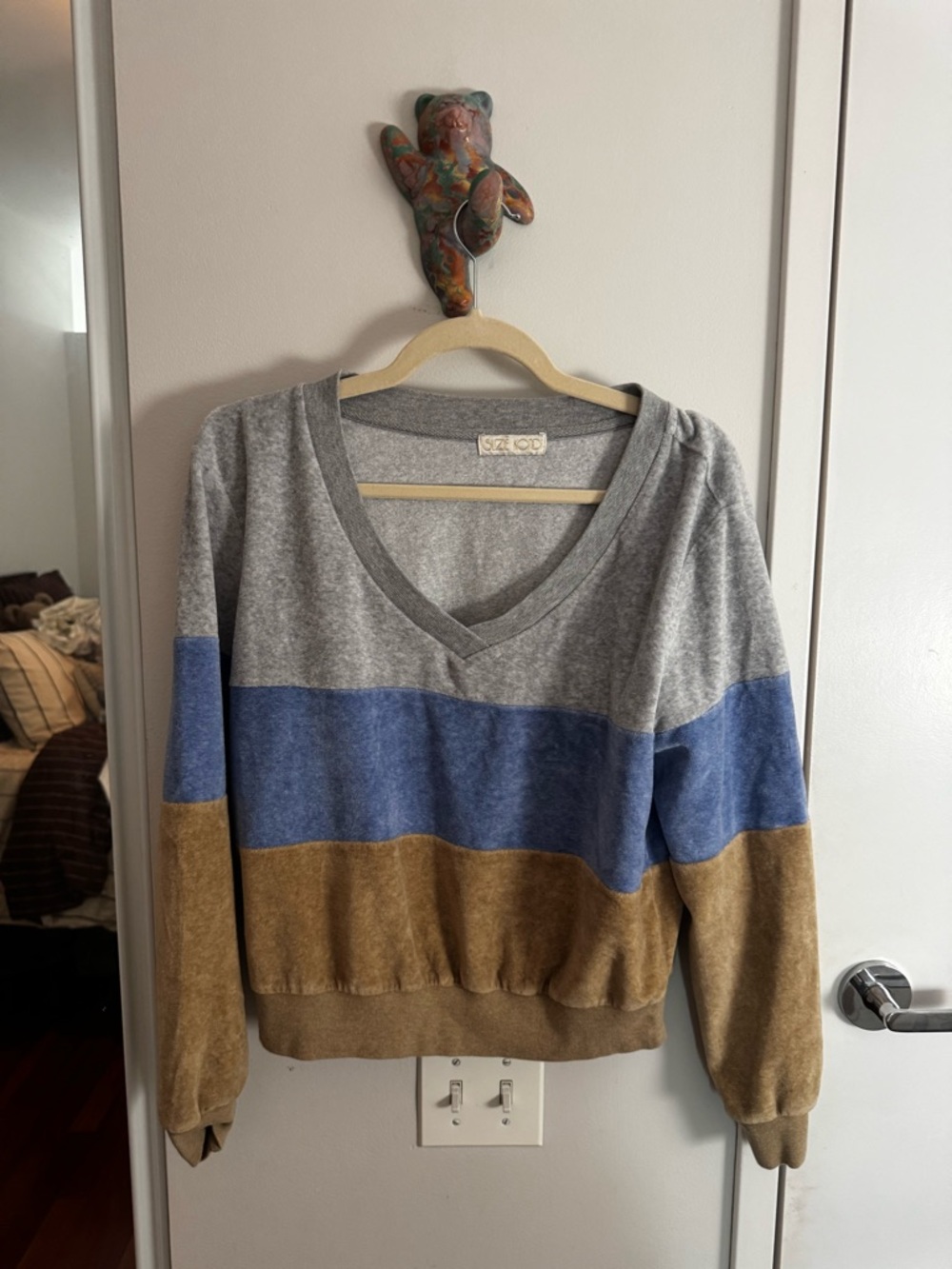 Suzi Kondi Velour Gray, Blue & Brown V-Neck Colorblock Pullover